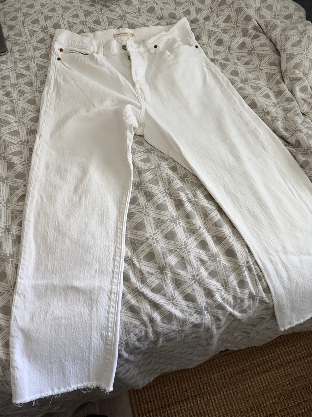 Levi's White Cropped Ankle Jeans